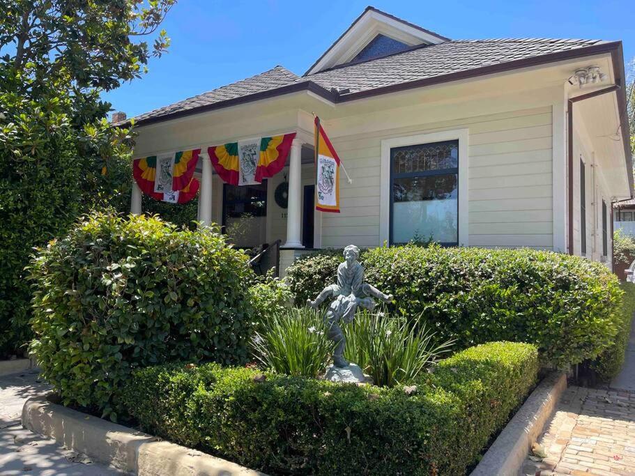 Upscale Downtown Home Walk To Beach Shops Bars 2 Santa Barbara Eksteriør billede