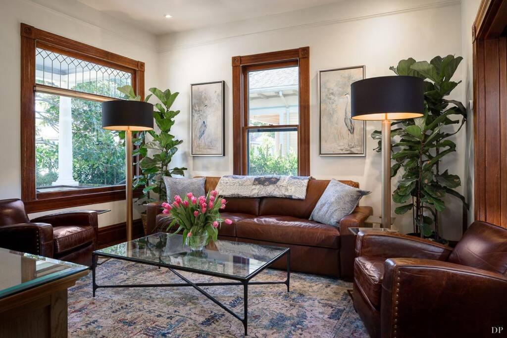 Upscale Downtown Home Walk To Beach Shops Bars 2 Santa Barbara Eksteriør billede