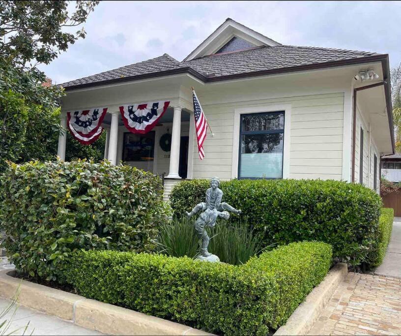 Upscale Downtown Home Walk To Beach Shops Bars 2 Santa Barbara Eksteriør billede