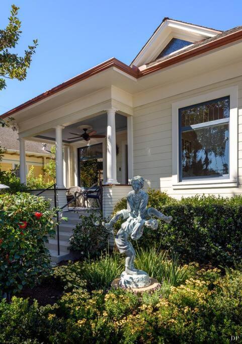 Upscale Downtown Home Walk To Beach Shops Bars 2 Santa Barbara Eksteriør billede